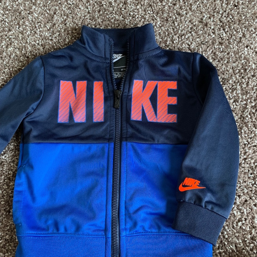 KIDS NIKE JACKET SIZE 18M